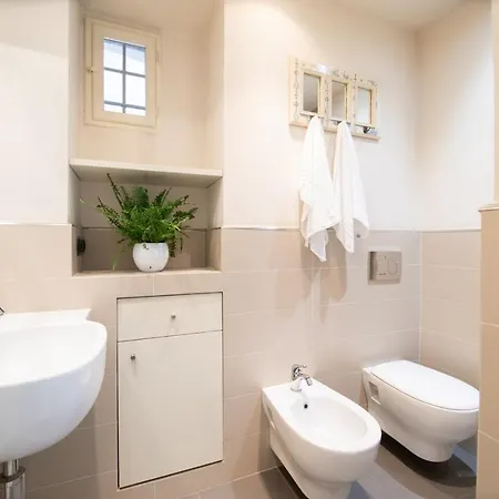 Venus Luxury In Center Town